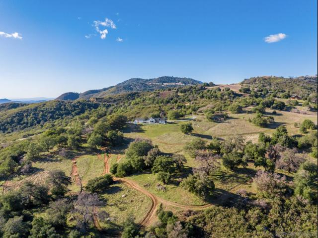 31071 Panorama Trail, Santa Ysabel CA: https://media.crmls.org/mediaz/44a6140b-ab46-48c8-b3b2-814dbcabc541.jpg