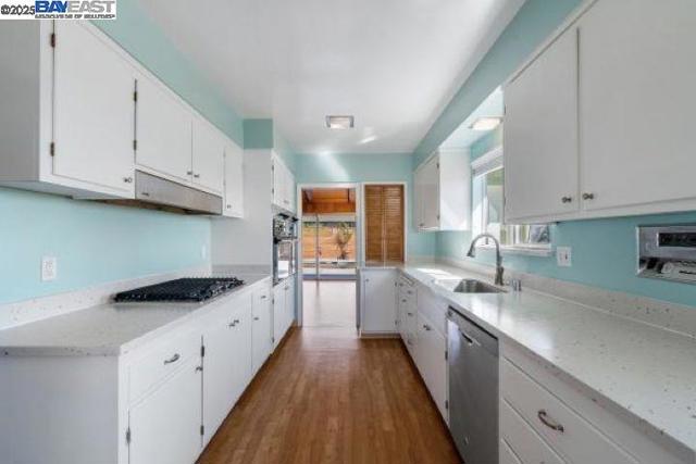 4120 Rhoda Ave, Oakland CA: https://media.crmls.org/mediaz/44a72bfc-4d24-4335-8f3d-5ad0e2444184.jpg