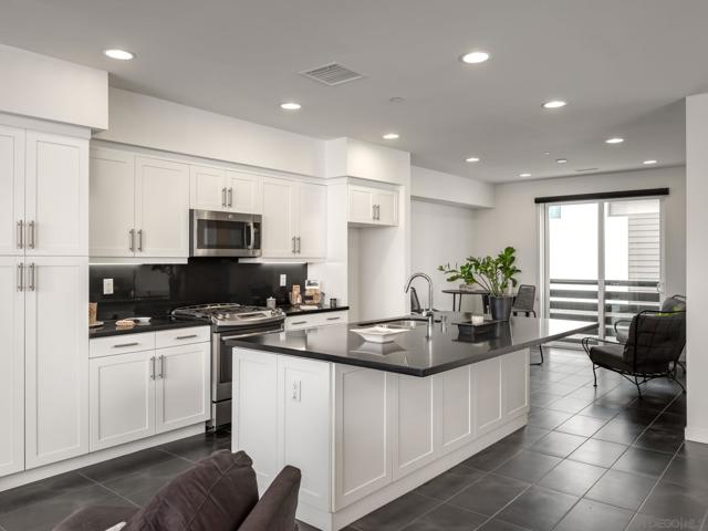 2563 State St, Carlsbad CA: https://media.crmls.org/mediaz/44a74c19-13f9-42b1-8b32-d5f9fd855253.jpg