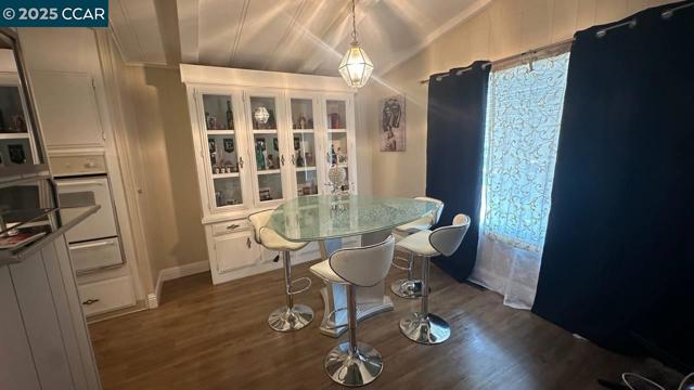 367 Ravine Cir, Rancho Cordova CA: https://media.crmls.org/mediaz/44a77963-6c1f-4800-8e9f-1e92f21fc710.jpg