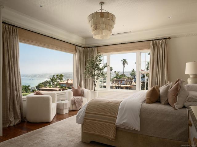 7757 Whitefield Pl, La Jolla CA: https://media.crmls.org/mediaz/44a79f98-0054-49fe-93ff-f28c7f54c066.jpg