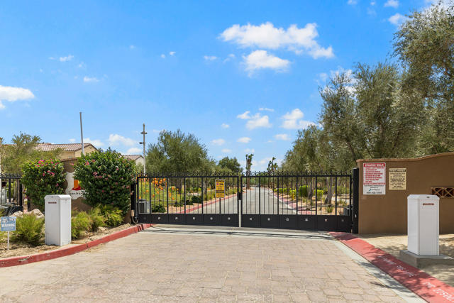 585 Via De La Paz, Palm Desert, CA 92211