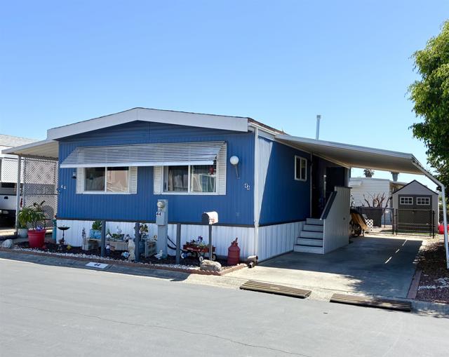 1010 E Bobier Drive, Vista CA: https://media.crmls.org/mediaz/44a7eee0-0e53-4adb-bcc1-b76aeed0dae4.jpg