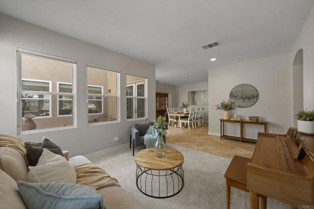 Detail Gallery Image 8 of 44 For 371 Plaza Toluca, Chula Vista,  CA 91914 - 5 Beds | 4 Baths