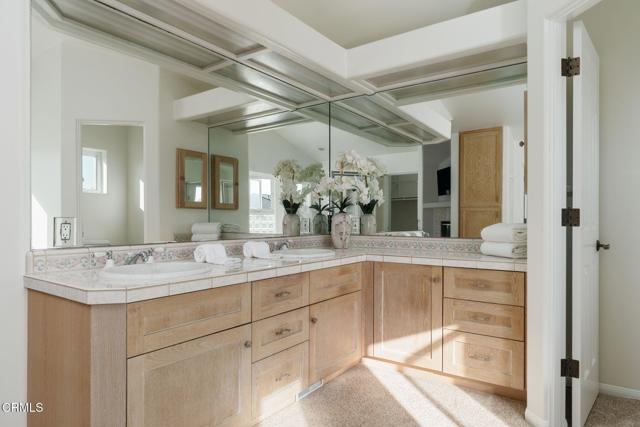 1257 Devon Lane, Ventura CA: https://media.crmls.org/mediaz/44a85f80-2072-4f3d-8435-f0ed7d63c709.jpg
