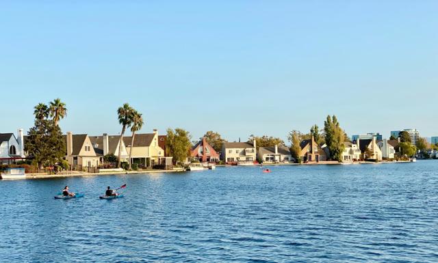 840 Sea Spray Lane, Foster City CA: https://media.crmls.org/mediaz/44a88e7b-7bfa-4517-91df-b3fb37781ba5.jpg
