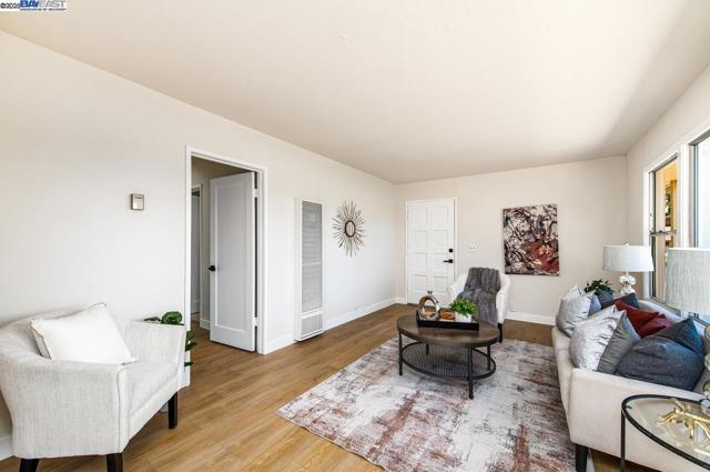 17673 Dorson Ln, Castro Valley CA: https://media.crmls.org/mediaz/44a8b889-8f58-4476-be4f-874c7b06087a.jpg