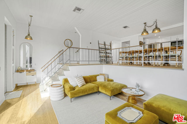 657 Mildred Avenue, Venice CA: https://media.crmls.org/mediaz/44a8f127-baa6-433c-90c0-99b83f5c7ac2.jpg