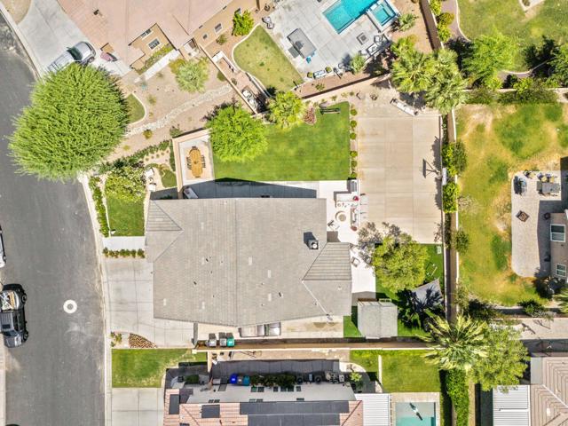 Image 70 of 76 For 79938 Dewsbury Drive
