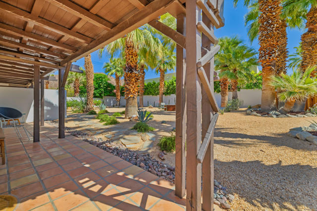 52862 Eisenhower Drive Drive, La Quinta CA: https://media.crmls.org/mediaz/44a99da0-92af-4503-865c-e966b8dc0e57.jpg