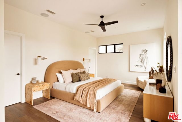 1023 Superba Avenue, Venice CA: https://media.crmls.org/mediaz/44a9ab56-a1b5-4f14-8c0b-027fdd6ce01c.jpg