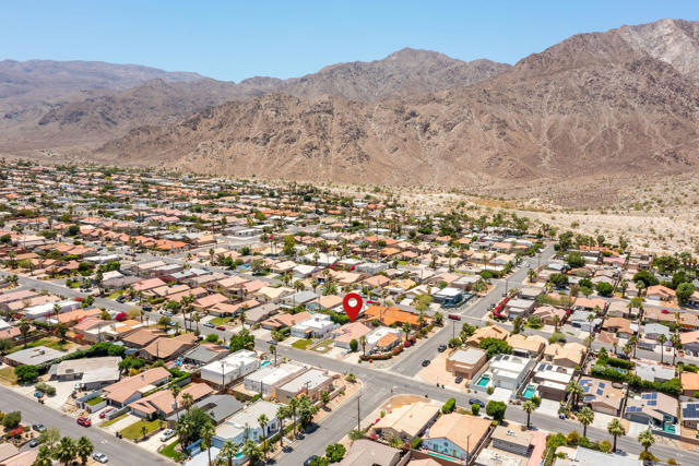 53045 Avenida Obregon, La Quinta CA: https://media.crmls.org/mediaz/44a9b2be-d958-4dda-8cf7-d2a25c4fdd45.jpg
