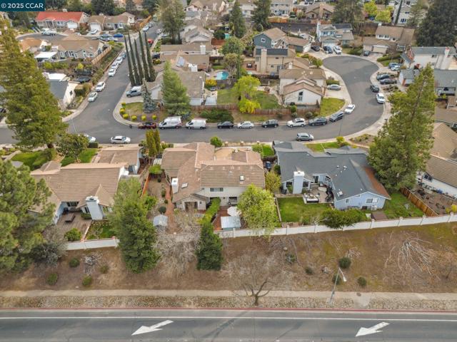 5497 Silver Sage Ct, Concord CA: https://media.crmls.org/mediaz/44aa3c3a-233e-4565-aa89-57f94977a97e.jpg