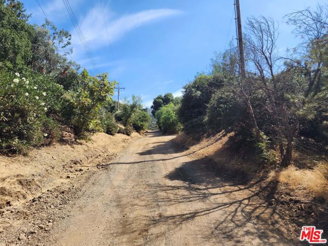 118 W Carlisle Road, Westlake Village CA: https://media.crmls.org/mediaz/44aa3d9c-e3c0-4d19-ac16-59fdd61ea9f5.jpg