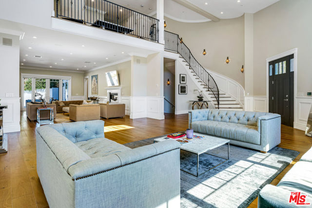 19633 Wells Drive, Tarzana CA: https://media.crmls.org/mediaz/44aa4fd3-deb1-4b9d-b61b-e3ea3c770aa1.jpg