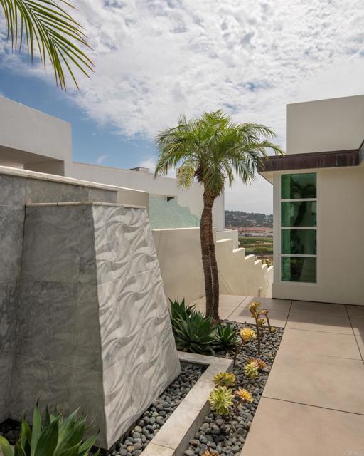 Detail Gallery Image 4 of 25 For 121 via De La Valle, Del Mar,  CA 92014 - 4 Beds | 4/1 Baths