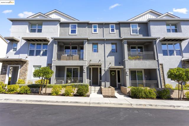 7129 Calistoga Ln, Dublin CA: https://media.crmls.org/mediaz/44aa99e0-dfc3-4e7a-b3af-c88cc0d961a2.jpg