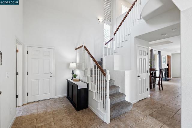 127 Sanford Ct, Brentwood CA: https://media.crmls.org/mediaz/44ab8b3e-5783-440f-8f83-fbeaa2145293.jpg