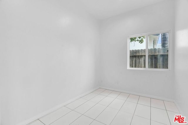 9959 Wisner Avenue, Mission Hills (San Fernando) CA: https://media.crmls.org/mediaz/44aba191-4885-42d0-8b11-01034fec634c.jpg