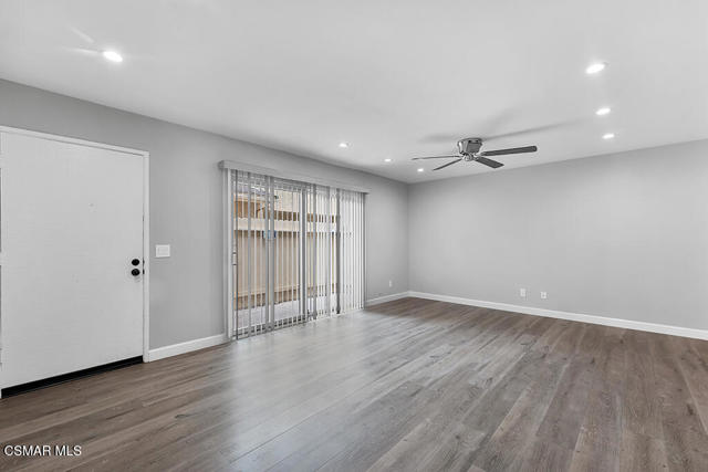 2718 Wendy Place, Port Hueneme CA: https://media.crmls.org/mediaz/44ac5cc4-99ba-4c33-87aa-351c64085f65.jpg