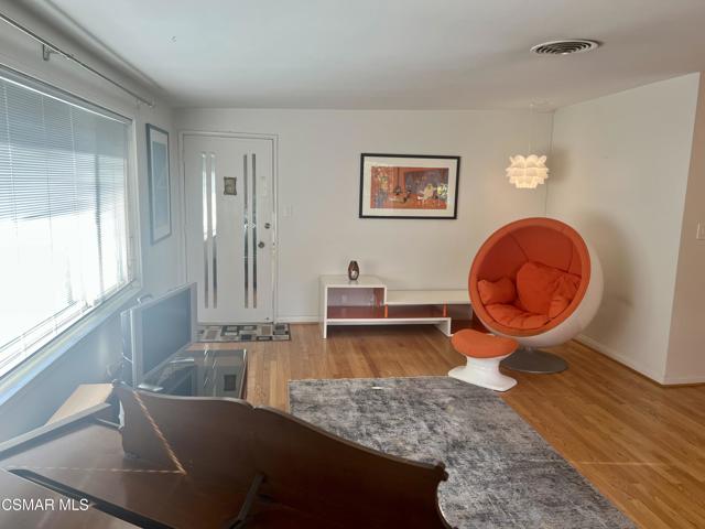1542 Riverside Drive, Glendale CA: https://media.crmls.org/mediaz/44ac66bc-7292-4050-bc4a-6daed956b640.jpg