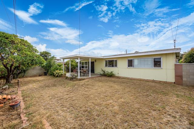 1264 Gaywood St, San Diego CA: https://media.crmls.org/mediaz/44acdf24-9b9a-4244-bdb1-267aba7a72d1.jpg