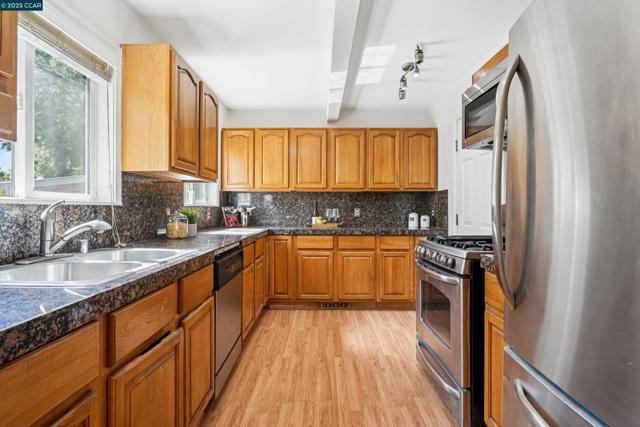 2838 Loma Vista Ave, Concord CA: https://media.crmls.org/mediaz/44acf462-3264-4486-9a77-ab8fadaa6975.jpg
