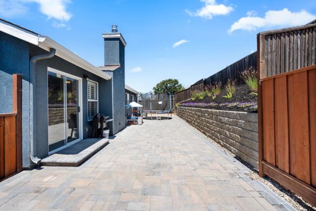 2399 Paradise Drive, Hollister CA: https://media.crmls.org/mediaz/44ad36d5-99e3-4e7f-aa5b-caaa47aa6158.jpg