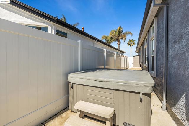 4174 Beacon Pl, Discovery Bay CA: https://media.crmls.org/mediaz/44ad4125-6049-4339-9cf8-09b19a89d01f.jpg
