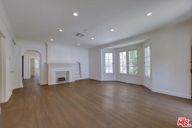 859 S Le Doux Road, Los Angeles CA: https://media.crmls.org/mediaz/44ae4004-e8c6-4795-88e2-df024ac7a79f.jpg