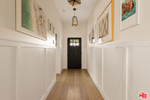 13521 Magnolia Boulevard photo 3