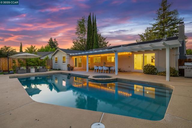 3139 Stinson Cir, Walnut Creek CA: https://media.crmls.org/mediaz/44af4de9-c726-4d01-bf3a-7d92176f24c2.jpg
