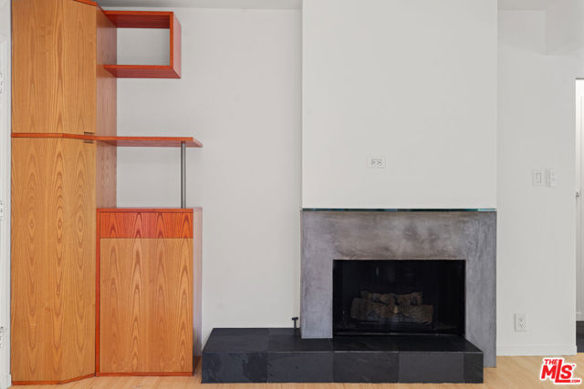 631 Pier Avenue, Santa Monica CA: https://media.crmls.org/mediaz/44af6a58-79ea-46d8-b175-0ec14e2171dd.jpg