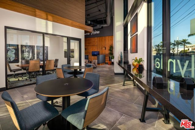 1101 N Main Street, Los Angeles CA: https://media.crmls.org/mediaz/44af9544-ff51-4612-b31d-8e88a924dce6.jpg