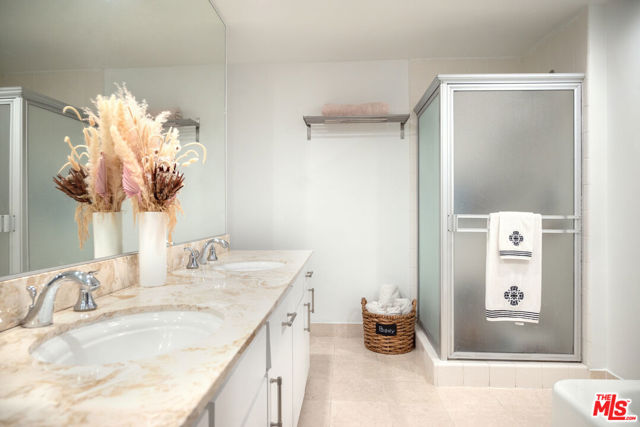 7259 Hillside Avenue, Los Angeles CA: https://media.crmls.org/mediaz/44b00ea4-1a57-42a2-82eb-805b43e93a3c.jpg