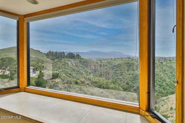 1822 Calle Borrego, Thousand Oaks CA: https://media.crmls.org/mediaz/44b021de-a9cb-43f1-a61c-2fc908117c7e.jpg