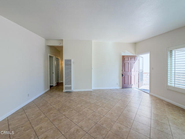 Detail Gallery Image 2 of 35 For 1065 Belfast Ln, Ventura,  CA 93001 - 3 Beds | 1 Baths