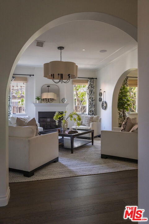 735 N Stanley Avenue, Los Angeles CA: https://media.crmls.org/mediaz/44b079b0-9a06-4889-a60a-654d546fe4a9.jpg