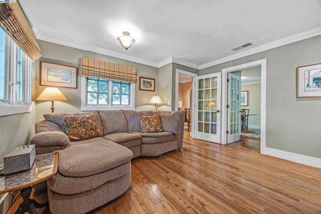 203 Roberta Ave, Pleasant Hill CA: https://media.crmls.org/mediaz/44b07eef-d651-4770-8c94-5b0364d5b70d.jpg