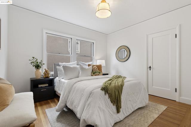 1048 Annerley Rd, Oakland CA: https://media.crmls.org/mediaz/44b0b3d0-bdd4-463d-97b6-bae9c02a0d55.jpg