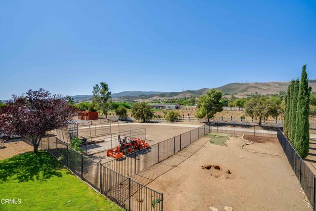 35135 Caprock Road, Santa Clarita CA: https://media.crmls.org/mediaz/44b177c2-0d6b-48d6-a572-72d3600c981e.jpg