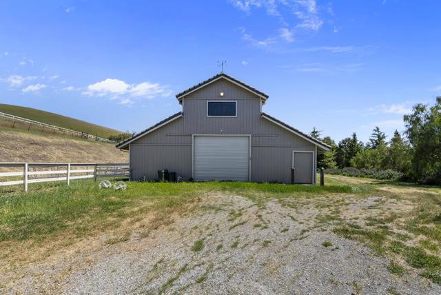 5955 Diablo Hills Road, Tres Pinos CA: https://media.crmls.org/mediaz/44b2d8f3-79fb-45f4-9ece-96446471b786.jpg