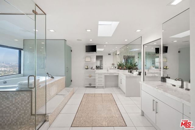 8514 Hillside Avenue, Los Angeles CA: https://media.crmls.org/mediaz/44b2e60f-a436-4d2a-8263-f5daa773d7d4.jpg