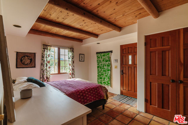 2865 Marquette Drive, Topanga CA: https://media.crmls.org/mediaz/44b32bf0-d62f-4bc4-9893-25e1b80909fd.jpg