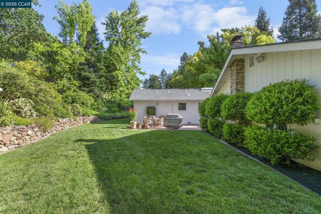 120 Heritage Oaks Pl, Alamo CA: https://media.crmls.org/mediaz/44b3386c-fd35-443c-b072-24362c95aa80.jpg