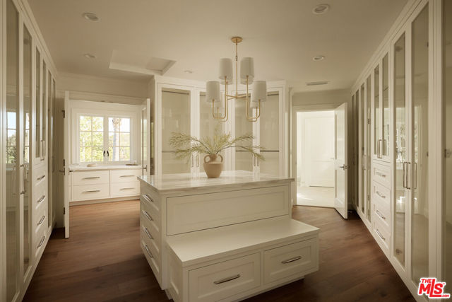 6 Bed Home for Sale in Los Angeles, California