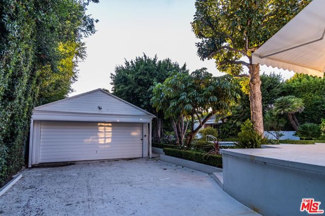 619 N RODEO Drive, Beverly Hills CA: https://media.crmls.org/mediaz/44b4f608-9b8f-4d71-8793-cac5d8d6cb4d.jpg