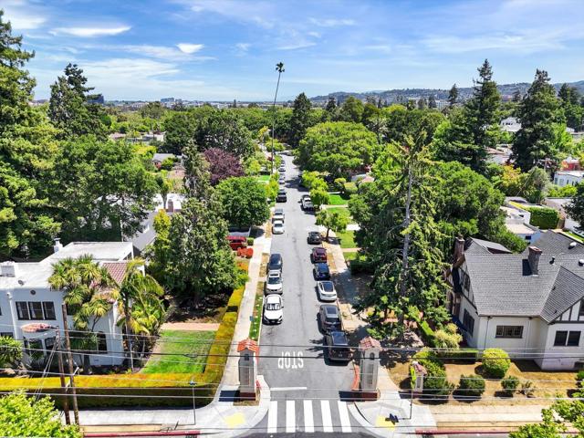 901 Laurel, San Mateo CA: https://media.crmls.org/mediaz/44b51a4d-f0a8-4c2b-88b2-cf514e3dbc4e.jpg