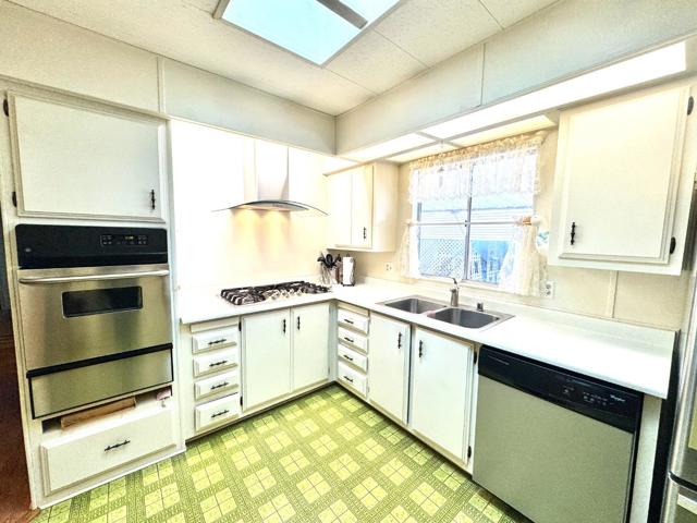 14 Driftwood Trail, Half Moon Bay CA: https://media.crmls.org/mediaz/44b54c22-2a04-4286-92c3-af72a8966881.jpg