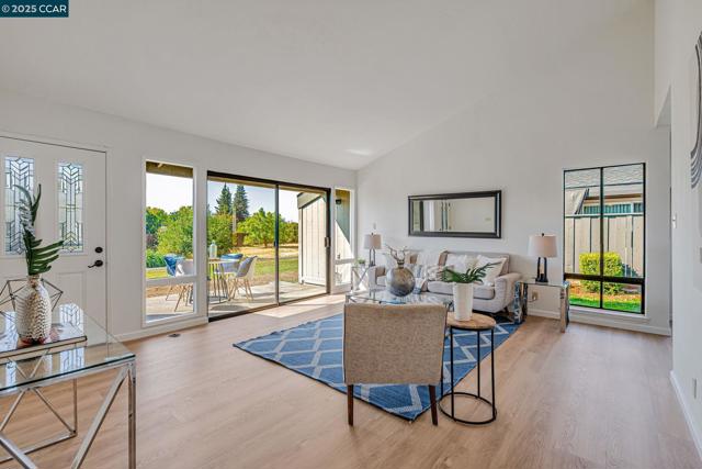1335 Kenwal Rd, Concord CA: https://media.crmls.org/mediaz/44b55f3b-ffcb-4170-b7be-51db1c9124a6.jpg